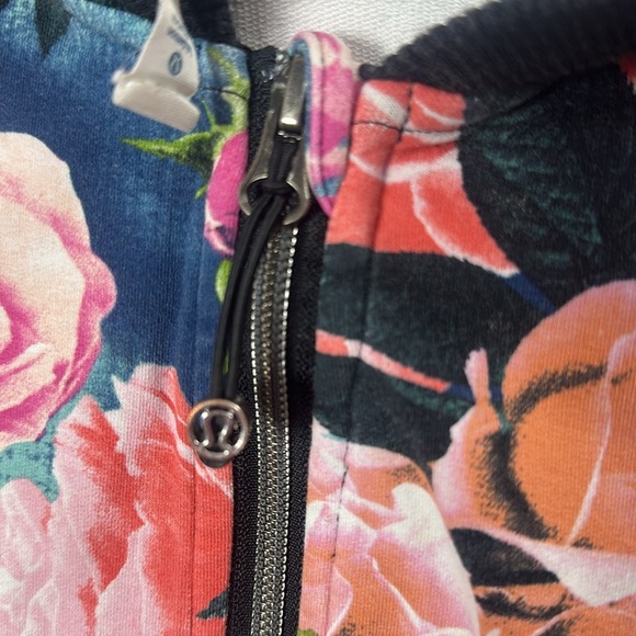 Lululemon Hold Your Om hoodie in secret garden floral size 4 - Picture 8 of 11